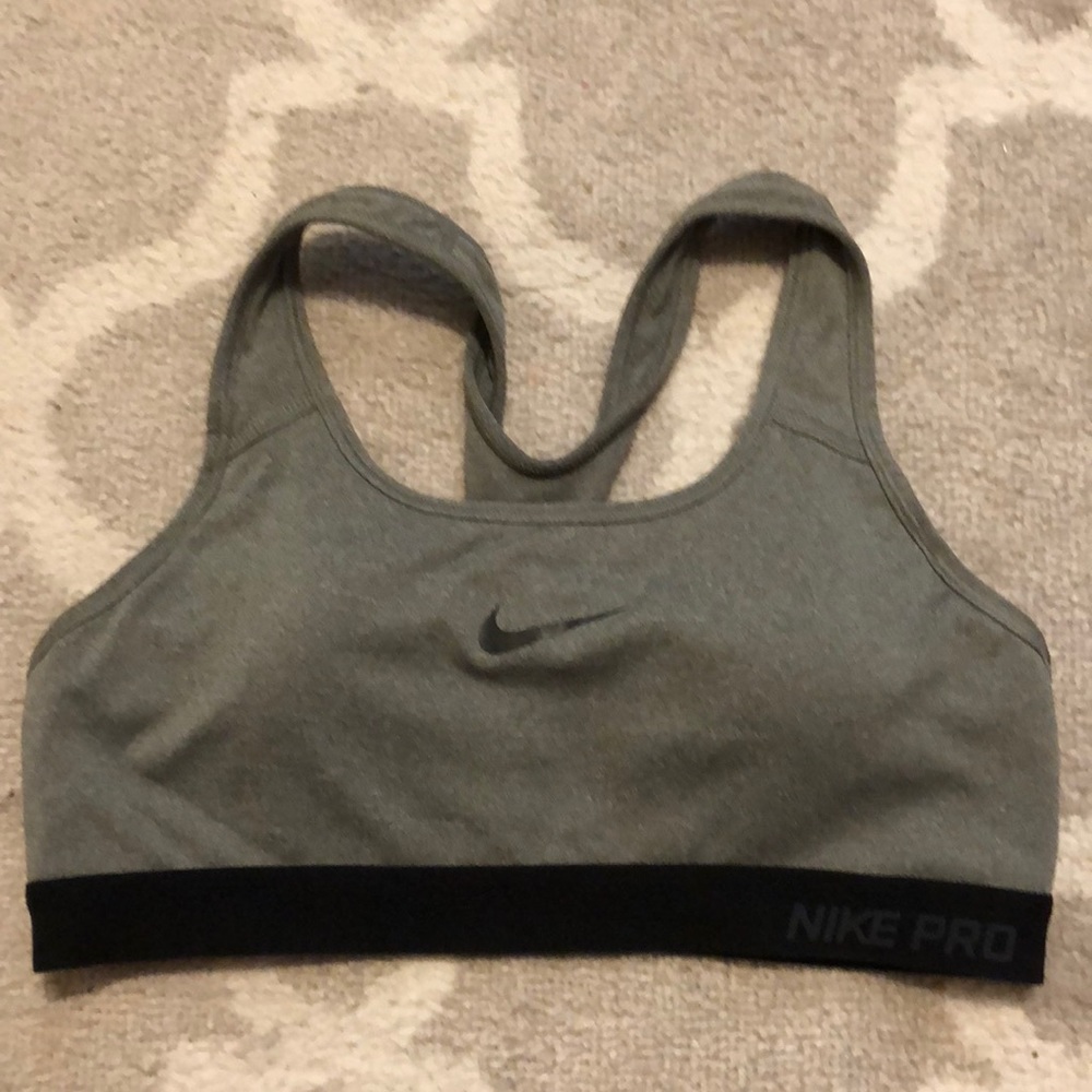 Nike pro sports bra